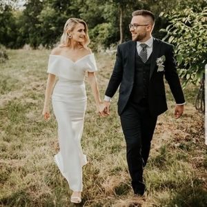 US size 2, NEVER WORN Ivory wedding dress Sarah Seven style (Not branded)